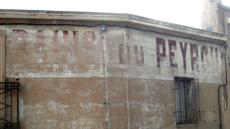 mur les bains du peyrou les bains du peyrou rue de la merci