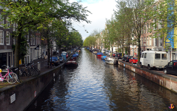 canal jordaan amsterdam